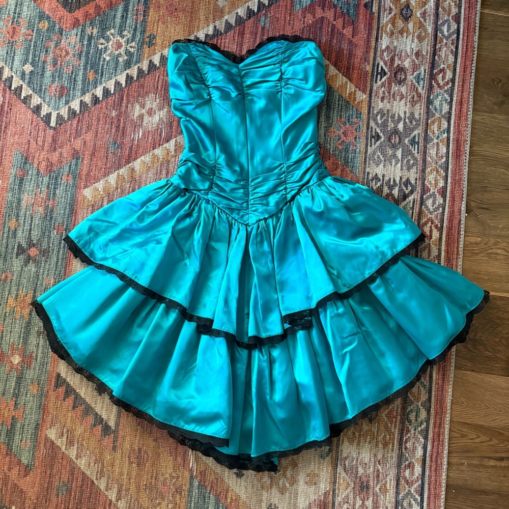 Vintage late 1980s cybil Stewart strapless teal satin party dress